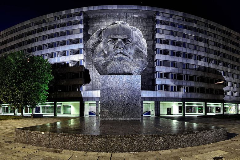 Karl-Marx-Monument (Gesicht am Nacht)